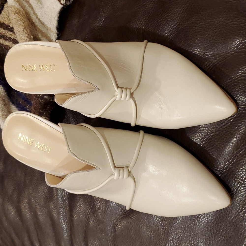 Women's Nine West Mules Sz 8.5, off- white color, approximately 4" heel.